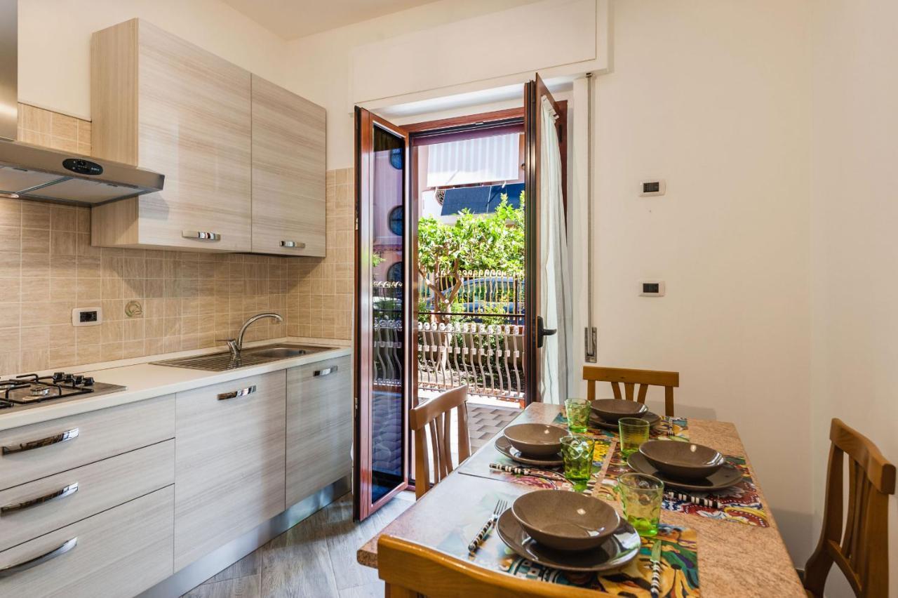 Lemon Tree Apartments By Wonderful Italy Giardini Naxos Exteriör bild